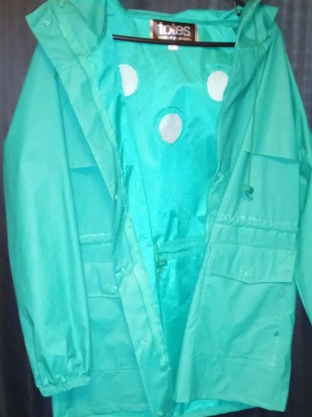 Totes Raincoat Jacket green with hood brim type hat on hood for extra coverage